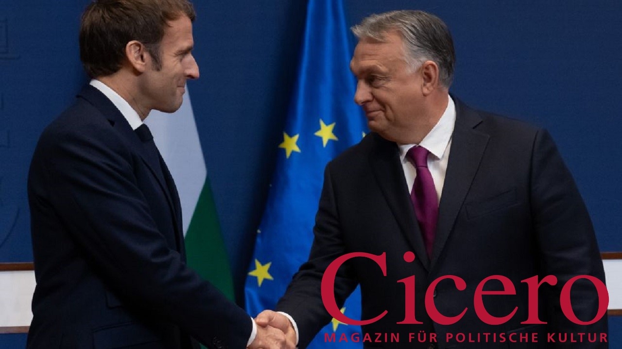 Macron und Orbán in Budapest am 13. Dezember resized logoval.jpg