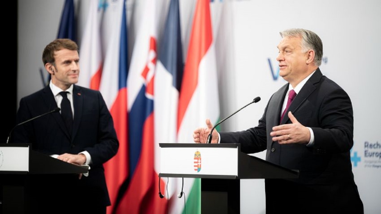 Orbán Macron resized.jpg